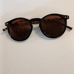 Solglasögon, rapporterat av Padualaan 99 med iLost