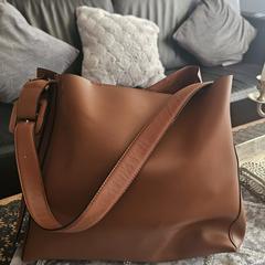 Brown Tote Bag, jak bylo nahlášeno na iLost