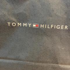 Aankoop tommy hilfiger, rapporterat av Designer Outlet Roermond med iLost