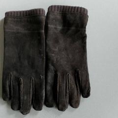 Roupa - Handschoenen, como reportado por Regio Limburg - Leuven utilizando o iLost