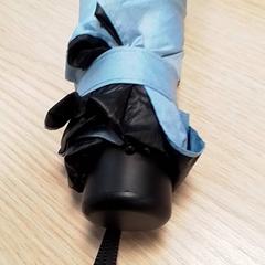 مظلات Blauw, inklapbaar، كما تم الإبلاغ عنه بواسطة Qbuzz Fryslân عبر iLost