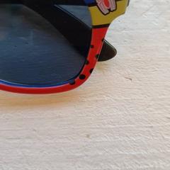 サングラス Rood blauw がiLostで DierenPark Amersfoort によって報告されました