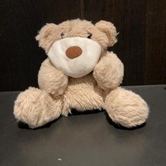 شخصيات الأكشن والدمى والحيوانات المحشوة والدمى Bear، كما تم الإبلاغ عنه بواسطة Van der Valk Hotel Heerlen عبر iLost