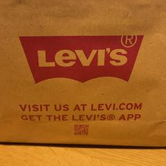Purchase levis Dinkerblauw, rapporterat av Designer Outlet Roermond med iLost