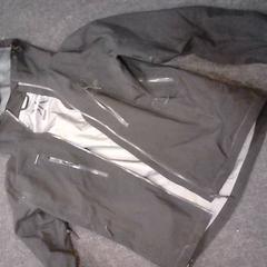 ジャケット がiLostで SnowWorld Landgraaf によって報告されました