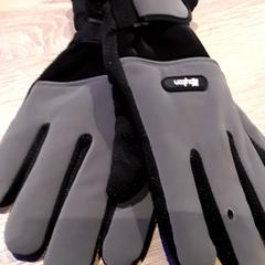 Rukavice, jak nahlášeno EBS Tramplein pomocí iLost