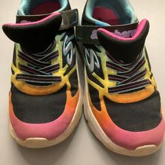 İLost kullanarak MEININGER Hotel Budapest Great Market Hall tarafından bildirildiği gibi Ayakkabı