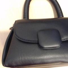 Handbag, as reported by Walibi Holland using iLost