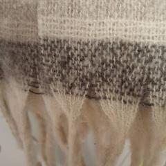 Sjaal Beige grise, zoals gemeld door IKEA Rouen Tourville-La-Rivière met iLost