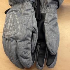 Handskar, rapporterat av Pathé Utrecht Leidsche Rijn med iLost