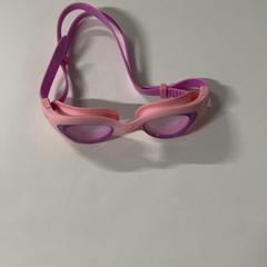 Gafas de natación, ha sido reportado por Silver Sands Beach con iLost