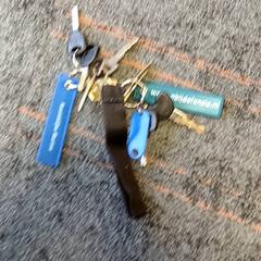 Sleutelbos Defensie marine scooty, zoals gemeld door Connexxion Amstelland-Meerlanden Schiphol Zuid met iLost