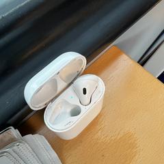 AirPod met case, jak zgłoszono do iLost