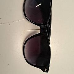 Sonnenbrille Zwart, gemeldet von Avonturenpark Hellendoorn über iLost