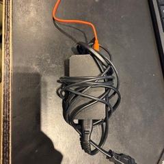 充電器 がiLostで Hotel Van der Valk Harderwijk op de Veluwe によって報告されました