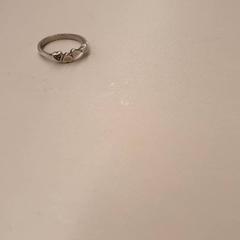 Anel Zilver, segundo informou HvA Amstelcampus usando iLost