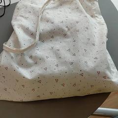 Bossa Beige a fleur, segons ha informat IKEA Nantes mitjançant iLost