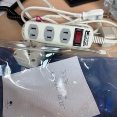 Cables & Conversor de enchufes, segundo informou Haven Hotel Rotterdam usando iLost