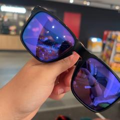 Okulary słoneczne, zgłoszono przez Pathé Nijmegen przy użyciu iLost