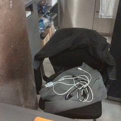 Ubranie, zgłoszono przez MEININGER Hotel Vienna Downtown Franz przy użyciu iLost