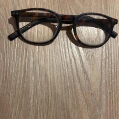 Gafas, ha sido reportado por Van der Valk Hotel Eindhoven - Best con iLost