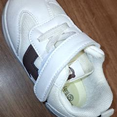 Sapato schoent, como reportado por Qbuzz DMG utilizando o iLost