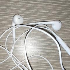 Elektronica - Kabel oortjes, zoals gemeld door Regio Antwerpen - Brussel met iLost