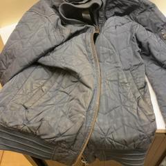 Casaco, como reportado por HvA Nicolaes Tulphuis & Tania Leonhuis utilizando o iLost