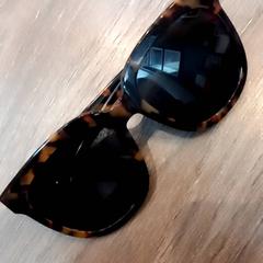 サングラス がiLostで Leonardo Royal Hotel Amsterdam によって報告されました