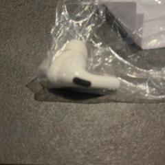 Bezdrôtové slúchadlá one White, ako bolo nahlásené MEININGER Hotel Amsterdam City West pomocou iLost