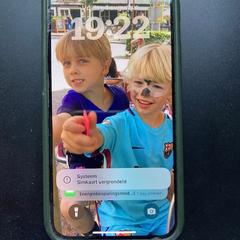Mobiele telefoon in groene hoes, segons s'ha informat a iLost