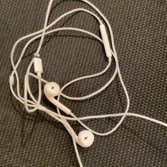 Koptelefoon, zoals gemeld door MEININGER Hotel Berlin "Mitte" Humboldthaus met iLost