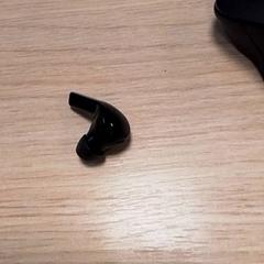 Sluchátko Zwart, jak nahlášeno Qbuzz Fryslân pomocí iLost