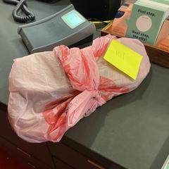 Topánky in a plastic bag, ako bolo nahlásené MEININGER Hotel Bordeaux Gare Saint-Jean pomocou iLost