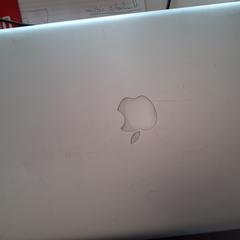 İLost kullanarak Centraal magazijn tarafından bildirildiği gibi Dizüstü bilgisayar Apple