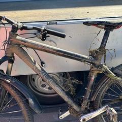 自転車 zwart Bulls がiLostで Fietsdepot Diepenbeek によって報告されました