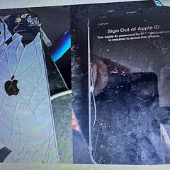 Iphone, zwaar beschadigd , turquoise achterzijde, jak bylo nahlášeno na iLost