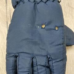 衣類 - Handschoenen がiLostで Regio Antwerpen - Brussel によって報告されました