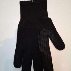 Guante Zwart, ha sido reportado por Rijksmuseum van Oudheden con iLost