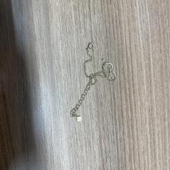 Braccialetto gold heart, come riportato da Vrije Universiteit Brussel (VUB) utilizzando iLost