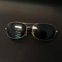 Gafas de sol, ha sido reportado por Regio Oost-Vlaanderen con iLost