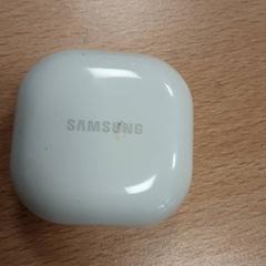 Pouzdro na airpods wit Samsung, jak nahlášeno Arriva Vechtdallijnen pomocí iLost