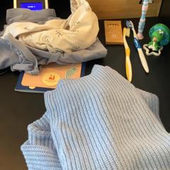 Oblečenie Blau, grünes Spielzeug, ako bolo nahlásené MEININGER Hotel Berlin Central Station pomocou iLost