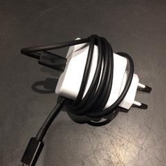 Adattatore Wit met zwarte draad, come riportato da Universiteit Gent - Faculteitsbibliotheek LW utilizzando iLost