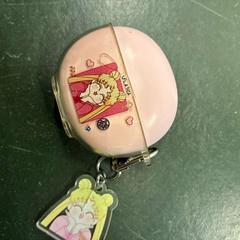 Funda per a auriculars rose, segons ha informat Universiteitsbibliotheek Universiteitskwartier mitjançant iLost