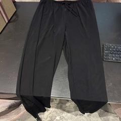 Ruházat zwart doorzichtig, amint azt Van der Valk Hotel Amsterdam-Amstel az iLost segítségével jelentette.