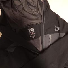 Jacket  Grey black, som rapportert av Mövenpick Hotel Amsterdam City Centre ved bruk av iLost