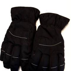 Kesztyű, amint azt Qbuzz ZHN az iLost segítségével jelentette.