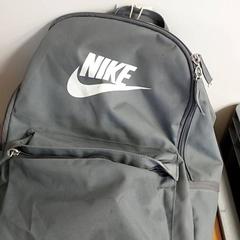 Rugzak، كما تم الإبلاغ عنه بواسطة Centraal magazijn عبر iLost