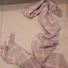 Sciarpa & Scialle Roze, come riportato da Van der Valk Hotel Schiphol utilizzando iLost